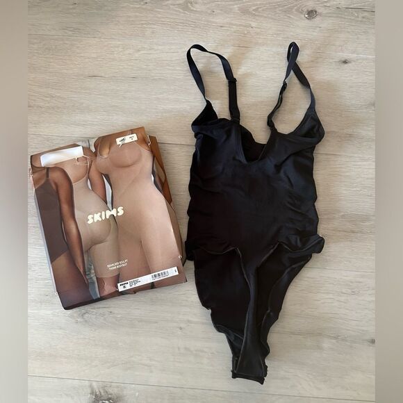 Skims Seamless Sculpt Thong BodySuit Medium Onyx Black New With Tags - Picture 5 of 5